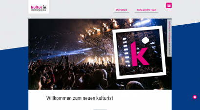 Ein Screenshot der Startseite von kulturis.online. Im Header ein Bild eines Konzertes bei Nacht mit einem überlagernden magaentafarbenen k ein einem weißen Quadrat – die kulturis Bildmarke.